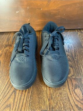 Black Heelys Youth - Size 5 - Missing Wheels